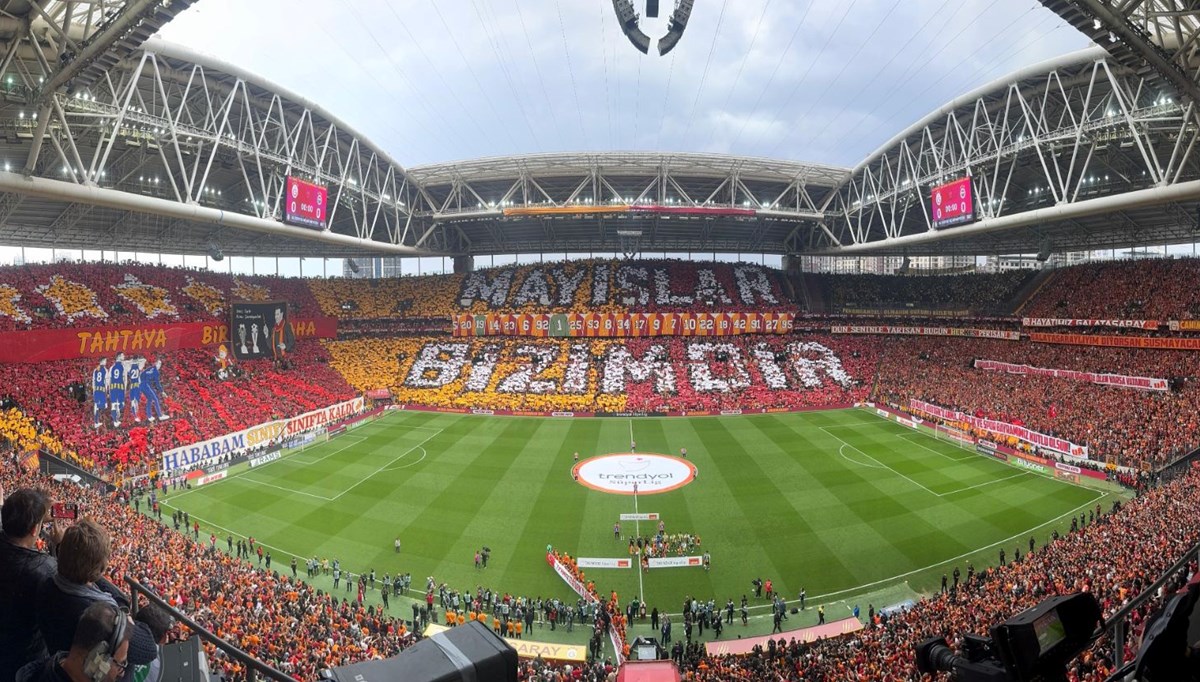 Galatasaray'dan derbi öncesi koreografi