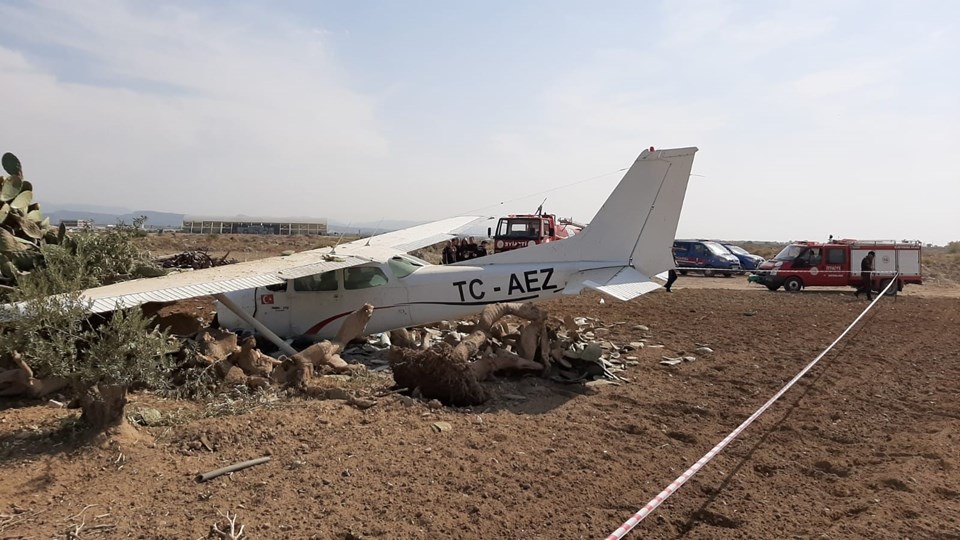 Antalya'da sivil eğitim uçağı düştü - 1