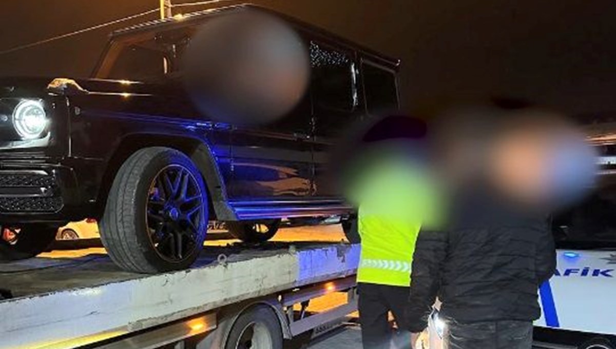 Megafon ve siren kullanıp, alkolmetreye üflemedi: 212 bin TL ceza Megafon ve siren kullanıp, alkolmetreye üflemedi: 212 bin TL ceza