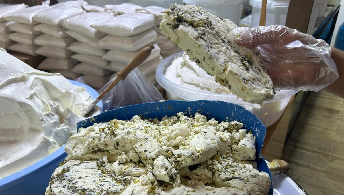 Bir kentin vazgeçilmez lezzeti: Endemik otlarla hazırlanıyor, tezgahta yerini aldı