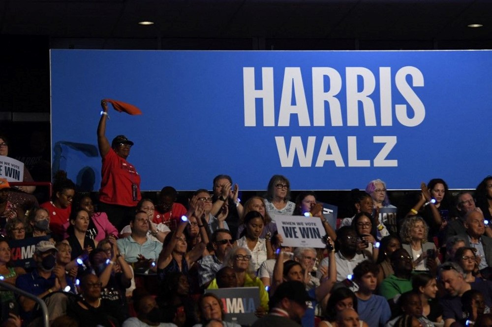 Harris ve Walz'dan ilk miting: "Trump ekonomiyi batırdı" - 1