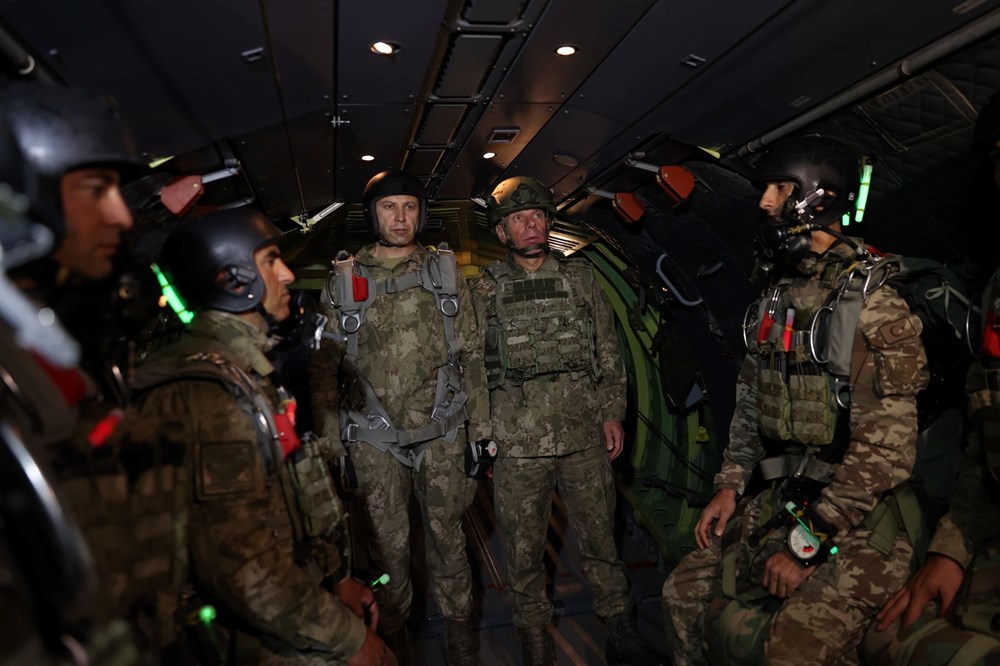 Kayseri’de 180 paraşütçü komandoyla hava indirme tatbikatı - 13