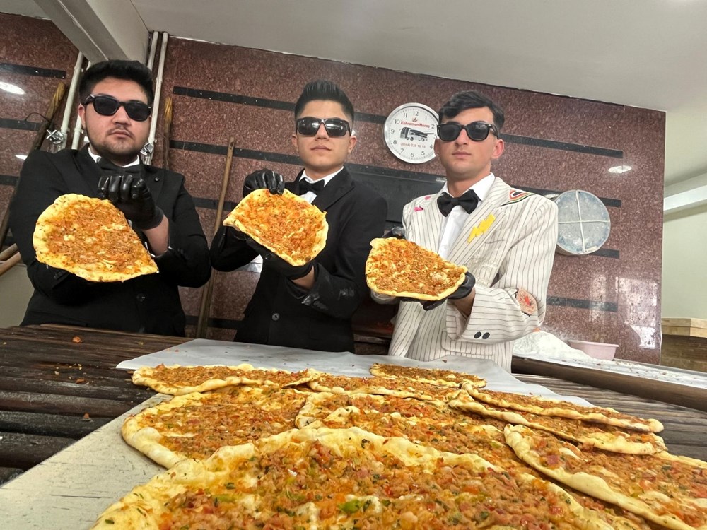 Grup Elbiseli Fırıncılar Hem Şaşkınlığı Hem Takdiri Aynı Anda Nasıl Kazandı? 75 KLznkV47QEqBaTm7sJVPKg