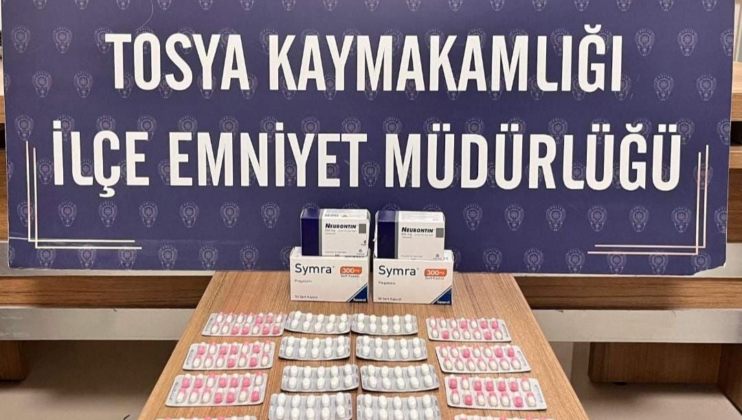 Uyuşturucuyla yakalanan 2 zanlı tutuklandı