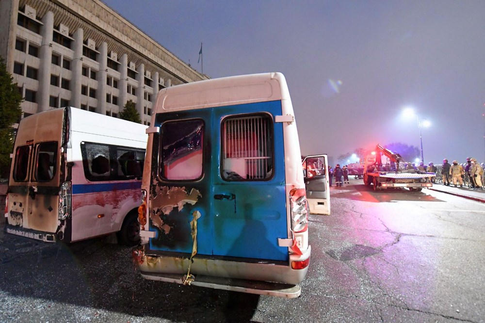 Kazakistan’ın Almatı şehrinde protestocular Valilik binasına girdi, başkentte OHAL ilan edildi - 18