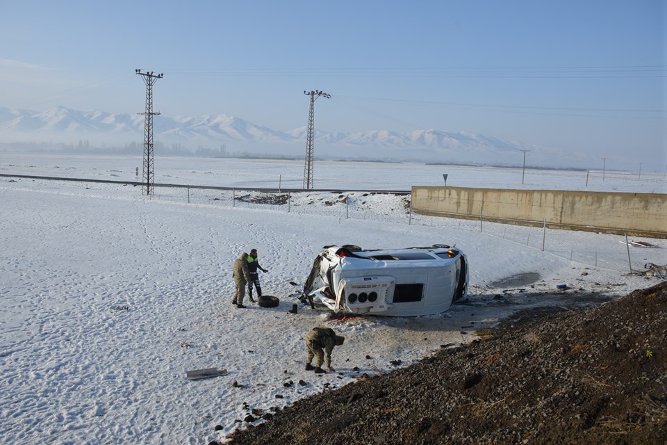 Ağrı'daki trafik kazalarında 5 kişi hayatını kaybetti - 1