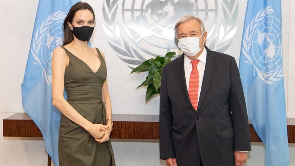 Angelina Jolie önce Beyaz Saray'a sonra Birleşmiş Milletler'e gitti - Magazin Haberleri 5 Angelina Jolie ile BM yinel Sekreteri yeminonio Guterres New York'ta görüştü.
