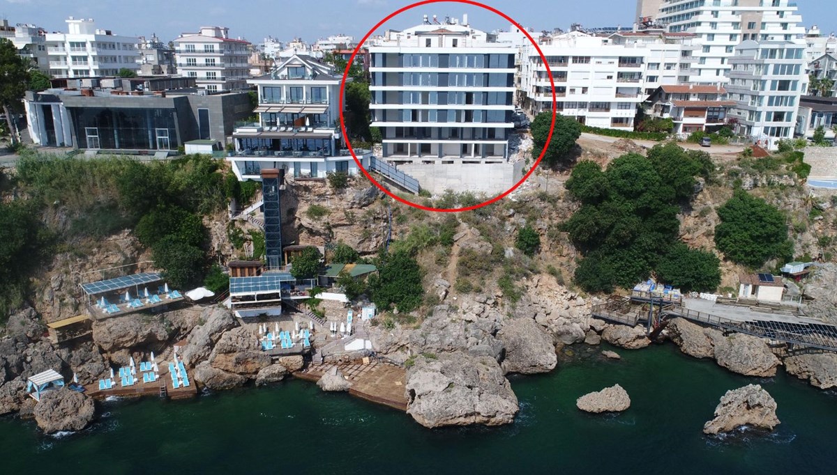 Falezlerde denize sıfır bina için yıkım kararı
