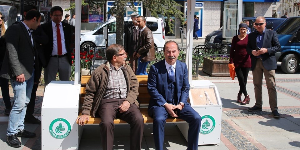 Edirne Belediyesi'nden güneş enerjili şarj bank - 1