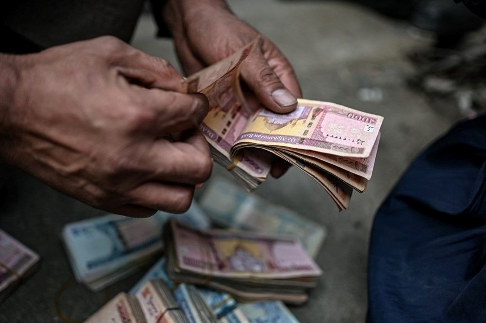 Afganistan'daki açlık krizinin acı yüzü: 3 yaşında ama bir bebek kadar küçük - 25