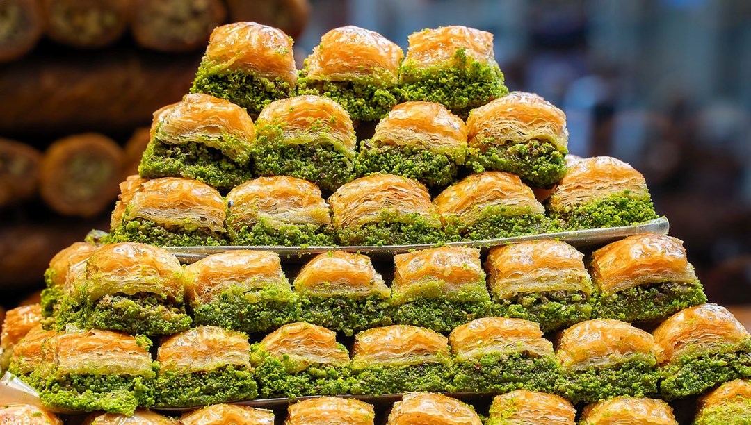 Hileli baklava uyarısı: Fıstık yerine ıspanak kullanıyorlar