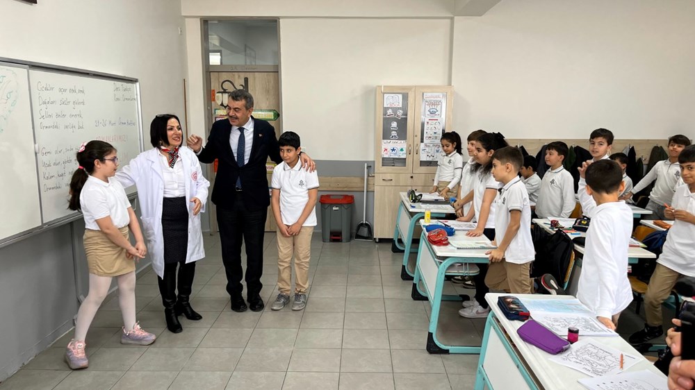 Sınıf başkanı sözünü tuttu! Bakan Tekin'den okula ziyaret - 4