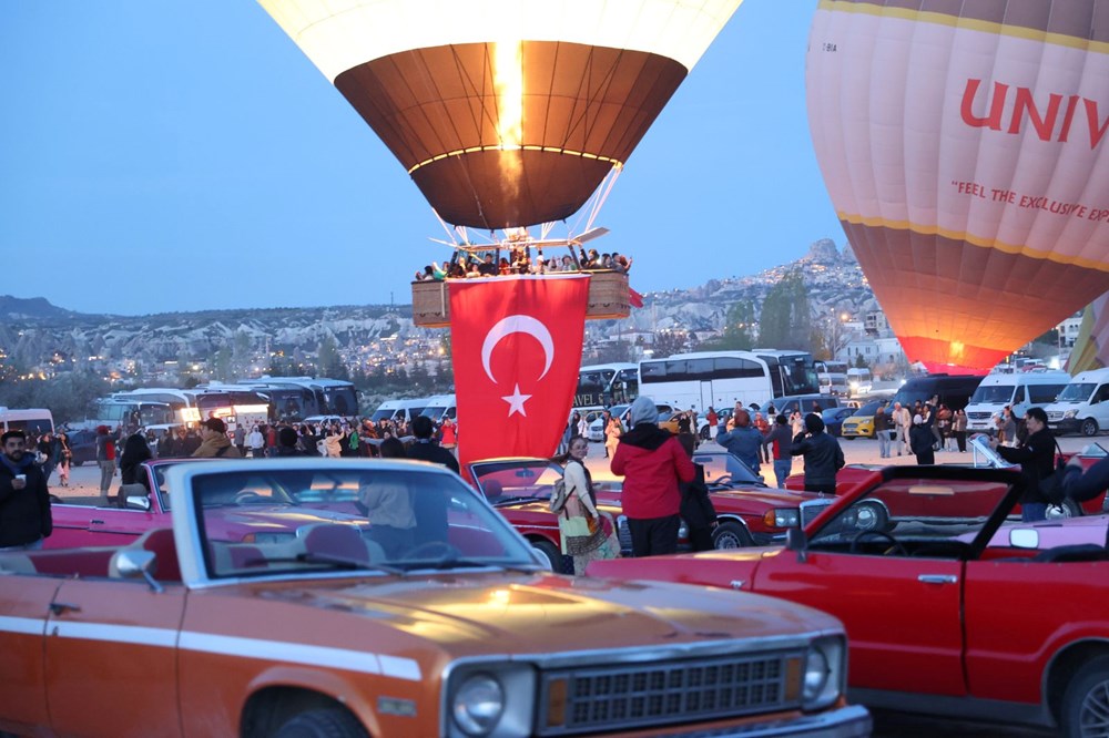 Kapadokya'da balonlar 23 Nisan için Türk bayraklarıyla havalandı 76