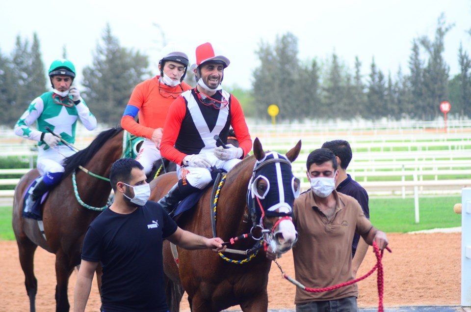 Attan düşerek ağır yaralanan jokey Samet Erkuş'tan iyi haber - 4