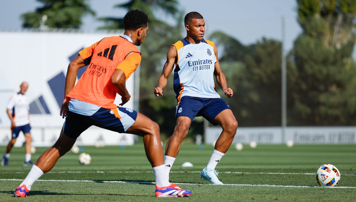Real Madrid'de Kylian Mbappe ilk antrenmanına çıktı Real Madrid'de Kylian Mbappe ilk antrenmanına çıktı
