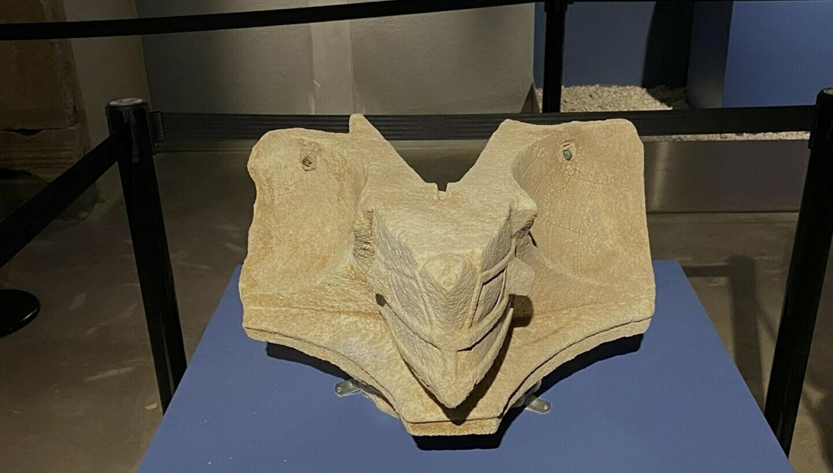 Manisa'da 2 bin 200 yıllık güneş saati bulundu