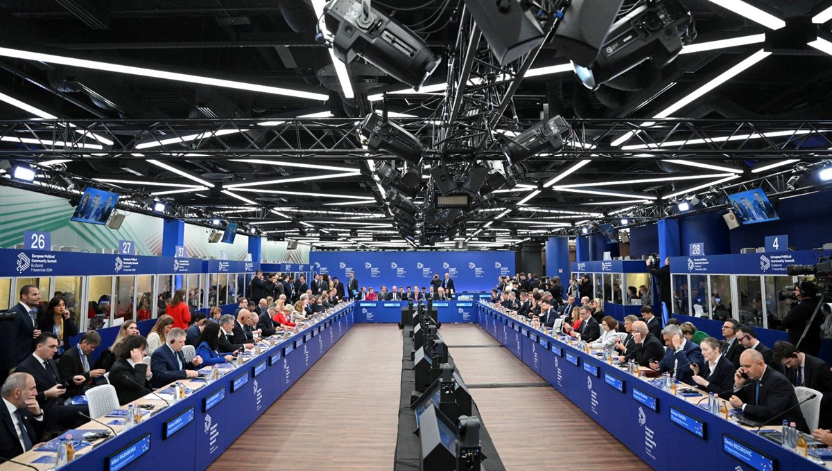 Cumhurbaşkanı Erdoğan Macaristan'da: Avrupa Siyasi Topluluğu Zirvesi başladı