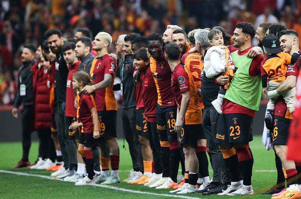 Galatasaray'da 20 futbolcuyu ilk şampiyonluk heyecanı sardı - 2