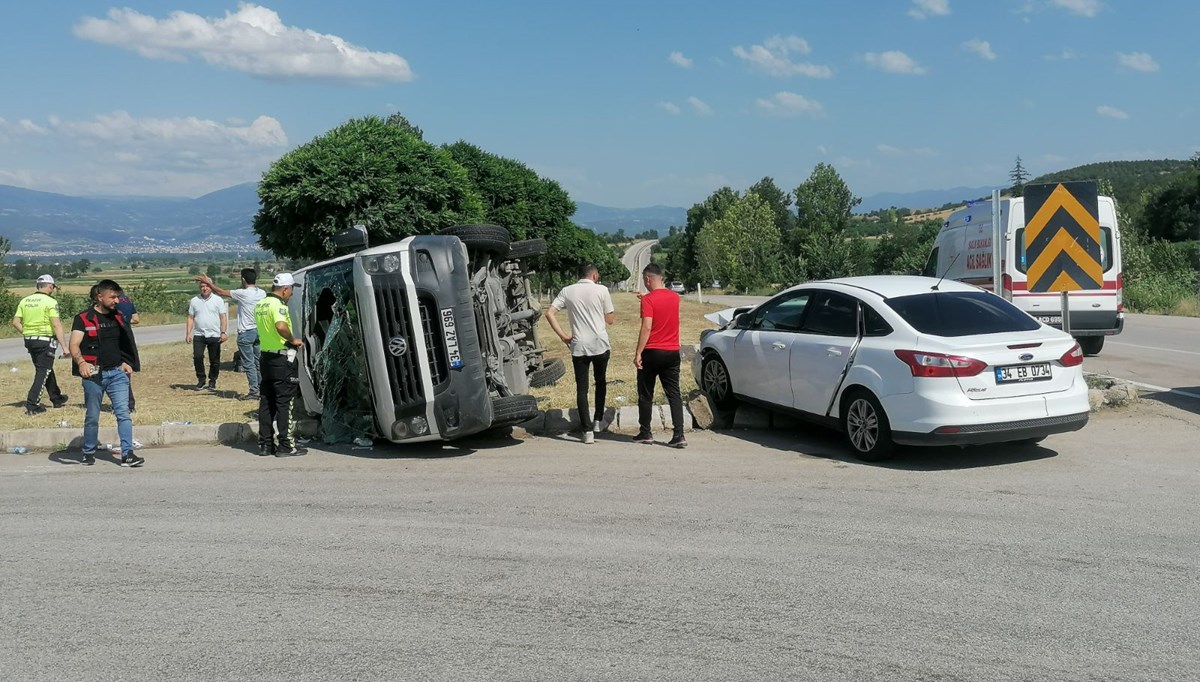 Tokat’ta otomobille minibüs çarpıştı: 18 yaralı