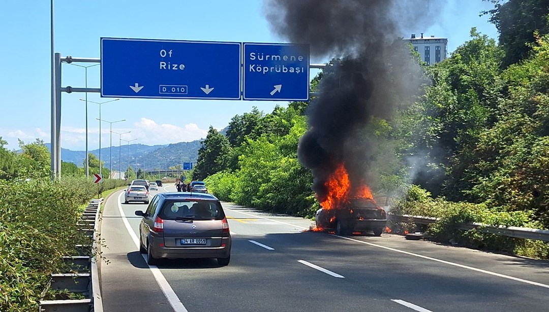 Trabzon’da seyir halindeki araç alev alev yandı