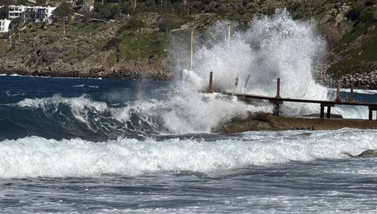 Bodrum'da feribot seferlerine fırtına engeli Bodrum'da feribot seferlerine fırtına engeli