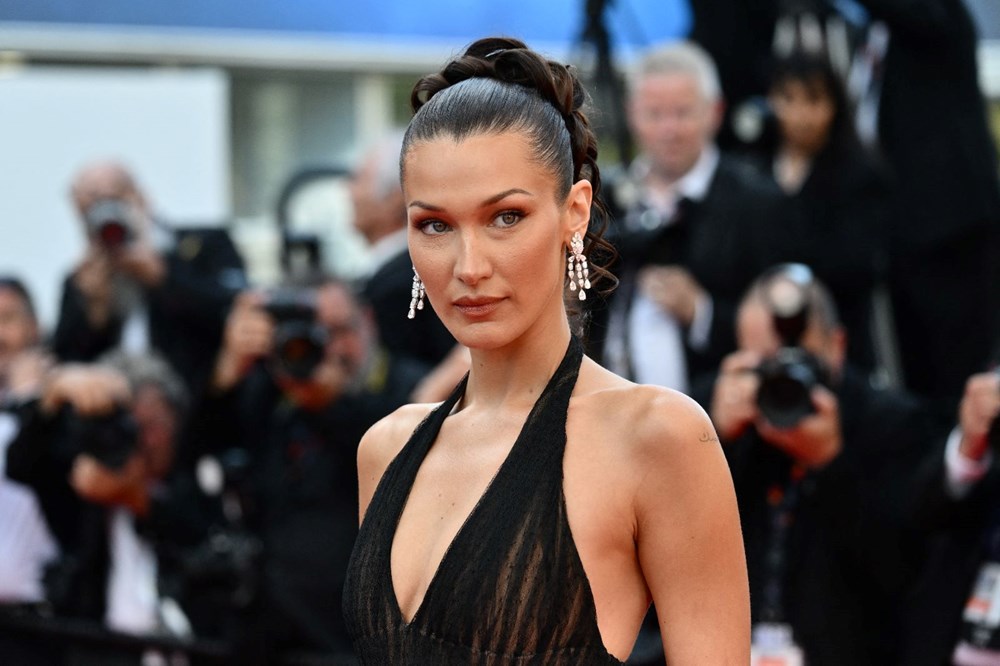 Filistin asıllı model Bella Hadid kefiye elbisesiyle Cannes'da - 4