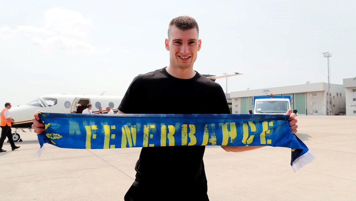 Fenerbahçe'nin yeni transferi Dominik Livakovic İstanbul'a geldi