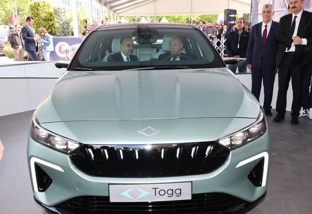 Cumhurbaşkanı
Erdoğan, Togg’un yeni modeli T10F’i inceledi - 6