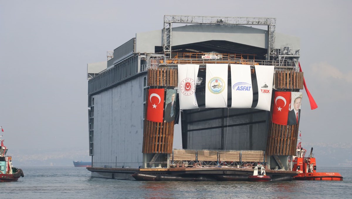 Dünyada kendi sınıfında tek olan denizaltı havuzu Yalova'da suya indirildi