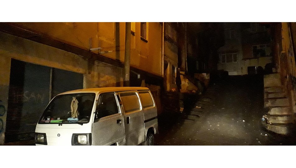 Beyoğlu'da yanan evde öldürülmüş kadın bulundu