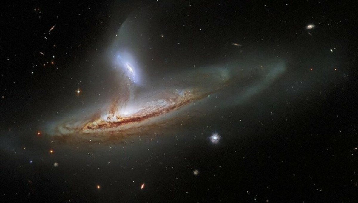 Hubble iki galaksinin etkileşimini görüntüledi