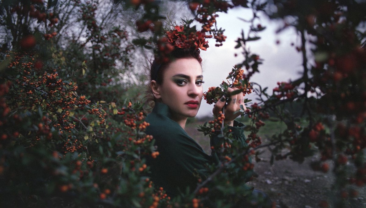 Ceylan Ertem'den yeni şarkı: Sis