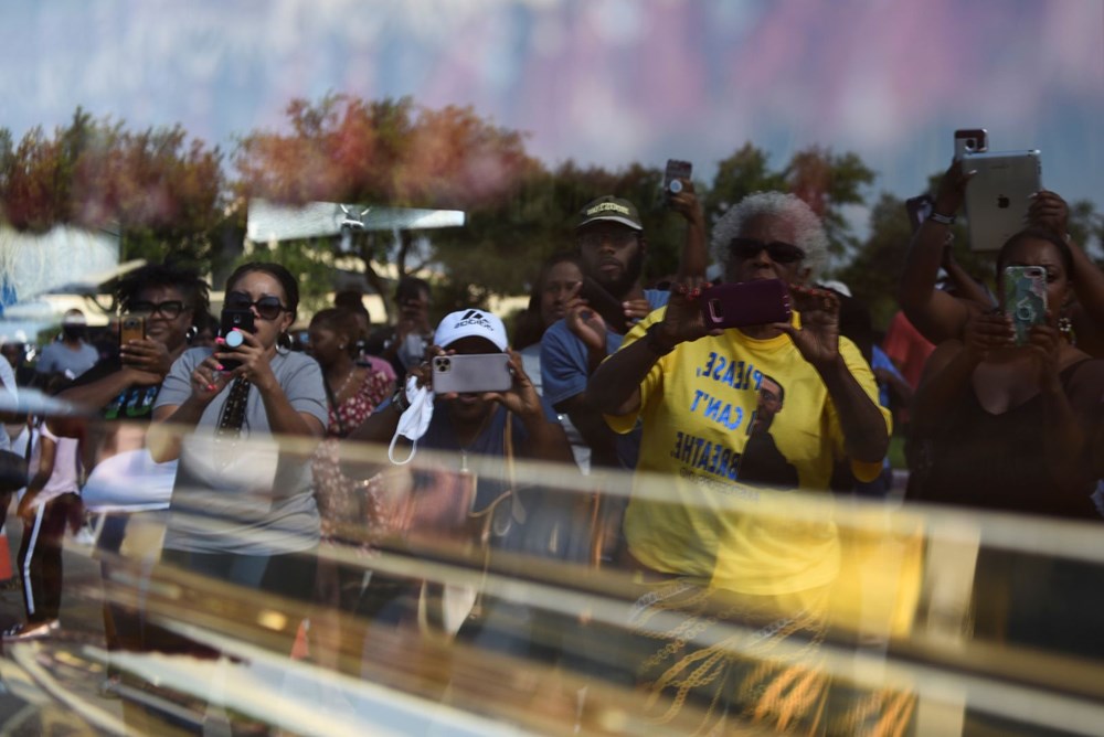 ABD'de polis şiddetiyle öldürülen George Floyd toprağa verildi - 9