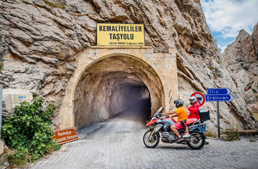 Erzincan'da yürekleri ağza getiren 'Taş Yolu': 132 yılda yapıldı - 2