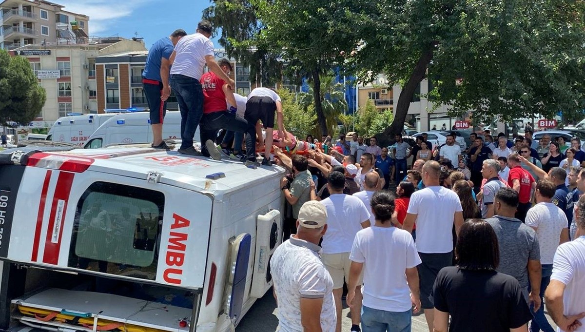 Hasta taşıyan ambulans devrildi: 1 ölü, 4 yaralı