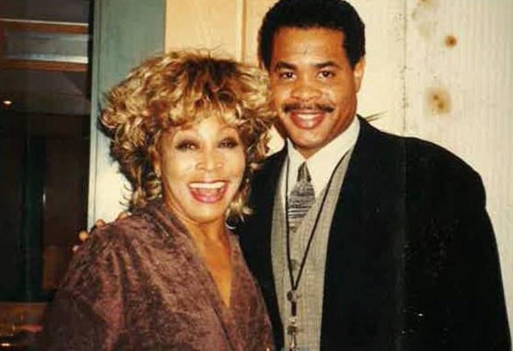 Tina Turner intihar eden oğlunun küllerini denize attı - 1