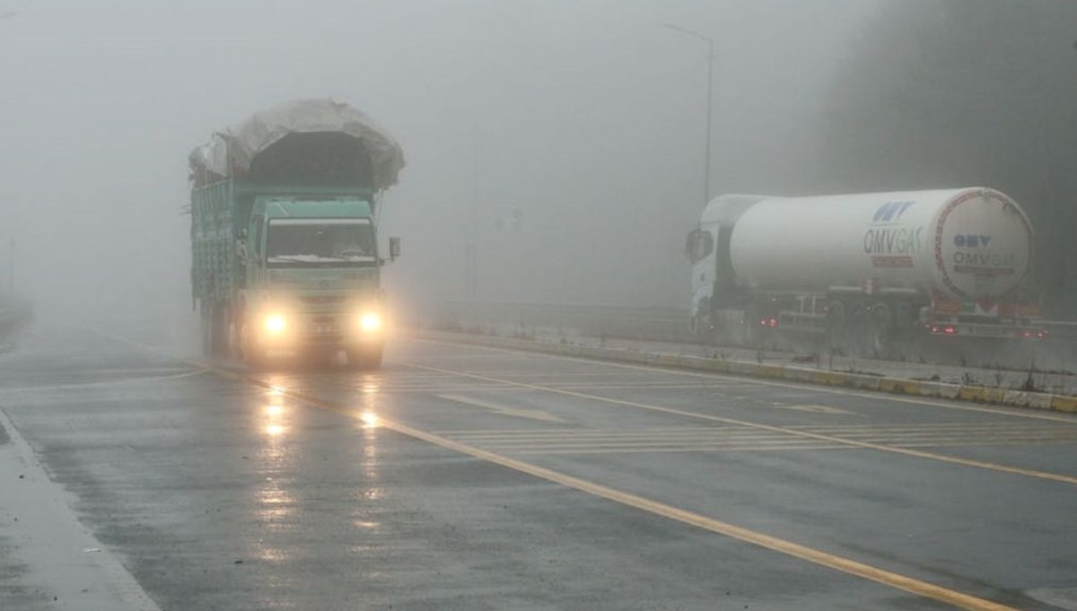 Bolu Dağı'nda sis görüş mesafesini düşürdü