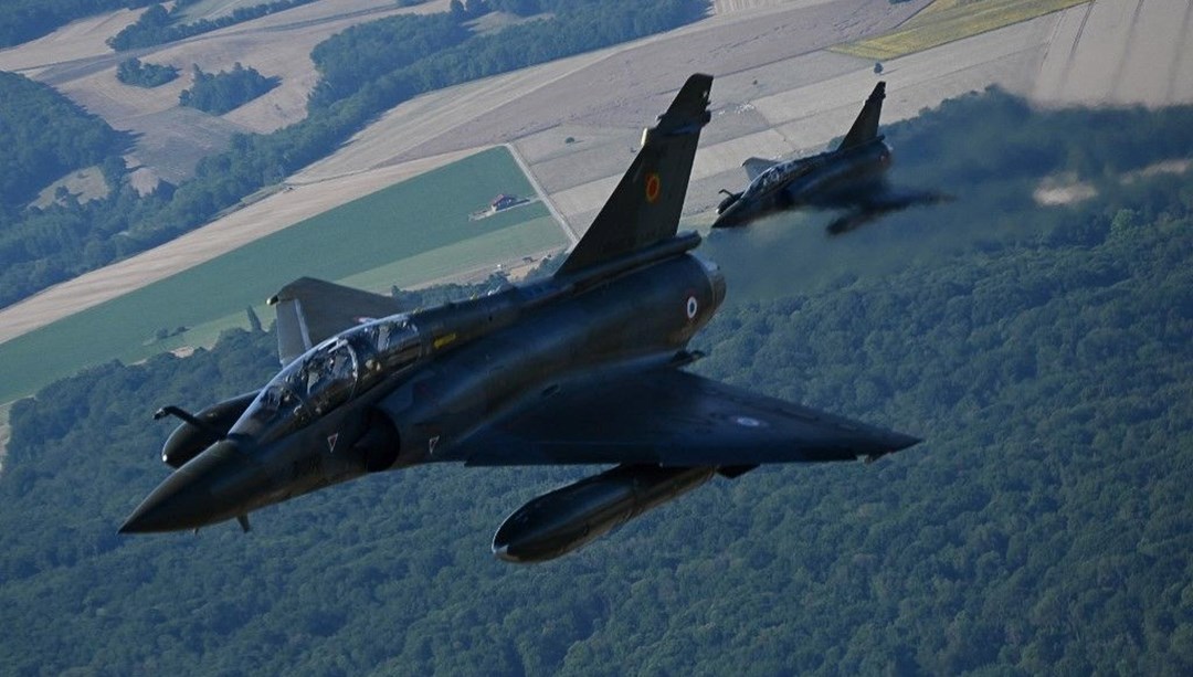 Fransa, Ukrayna'ya ilk "Mirage 2000" savaş uçaklarını teslim etti