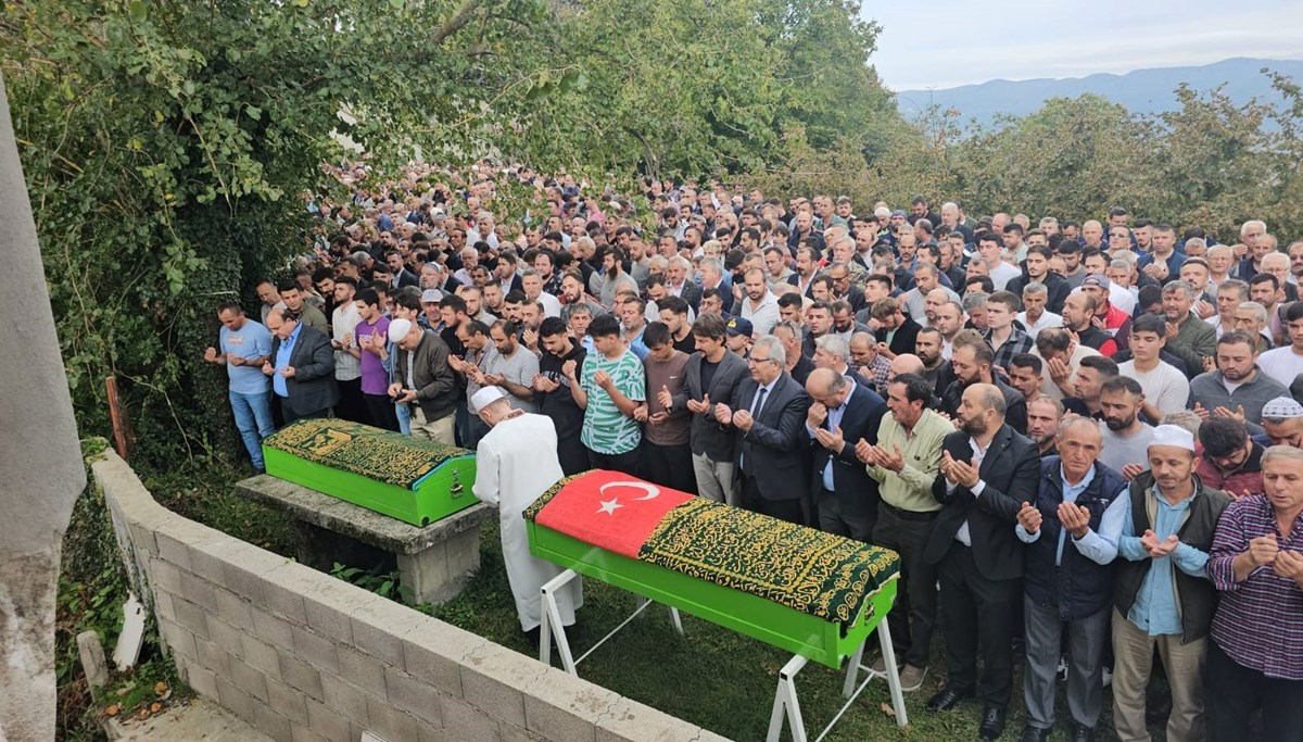 Küba'da ölen denizciler defnedildi Küba'da ölen denizciler defnedildi