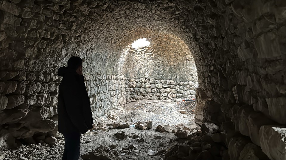 Nemrut Dağı eteklerinde yaklaşık 750 yıllık han ve köprü bulundu - 1