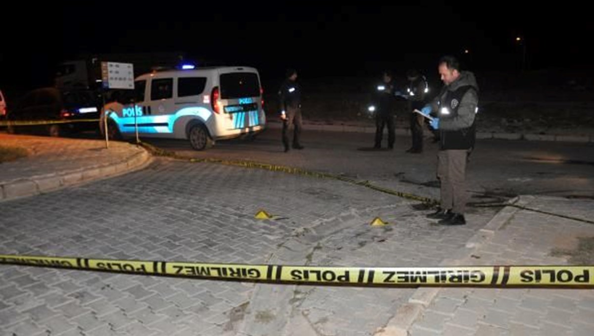 Eski damat ve kayınpeder arasında bıçaklı kavga: 3 yaralı Eski damat ve kayınpeder arasında bıçaklı kavga: 3 yaralı