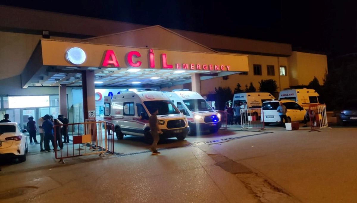 Şırnak'ta askeri araç devrildi: 10 asker yaralı Şırnak'ta askeri araç devrildi: 10 asker yaralı