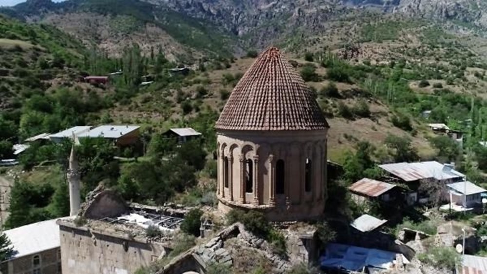Öşvank Kilisesi'nin duvarlarındaki çatlaklar endişelendiriyor - 10