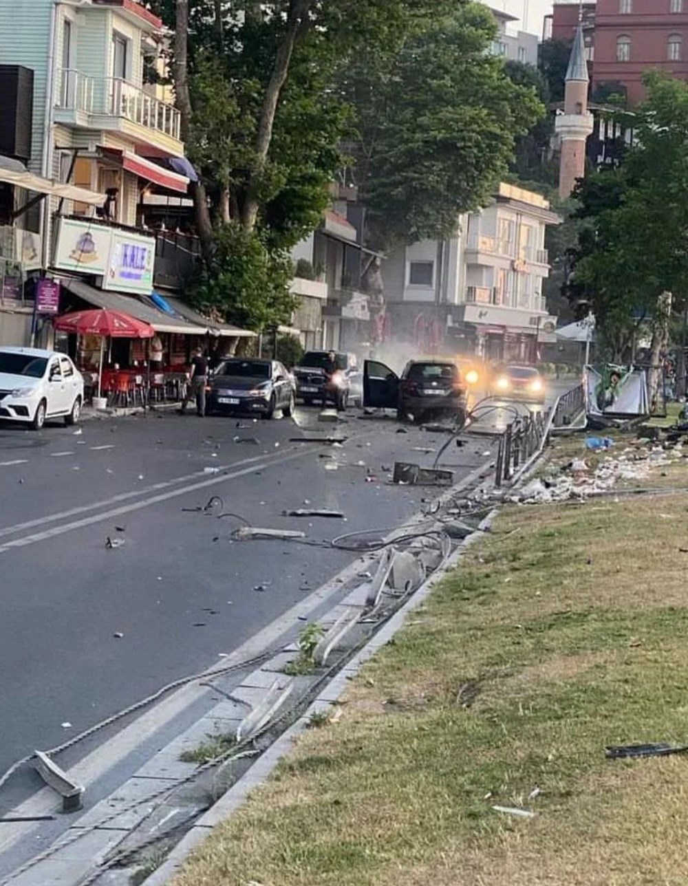 Sahil yolunu savaş alanına çeviren kaza (Taklalar atan
cipten sağ çıktı) - 6