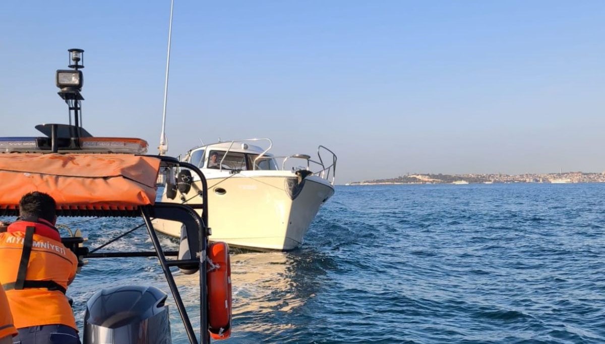 Ortaköy önlerinde sürüklenen tekne kurtarıldı