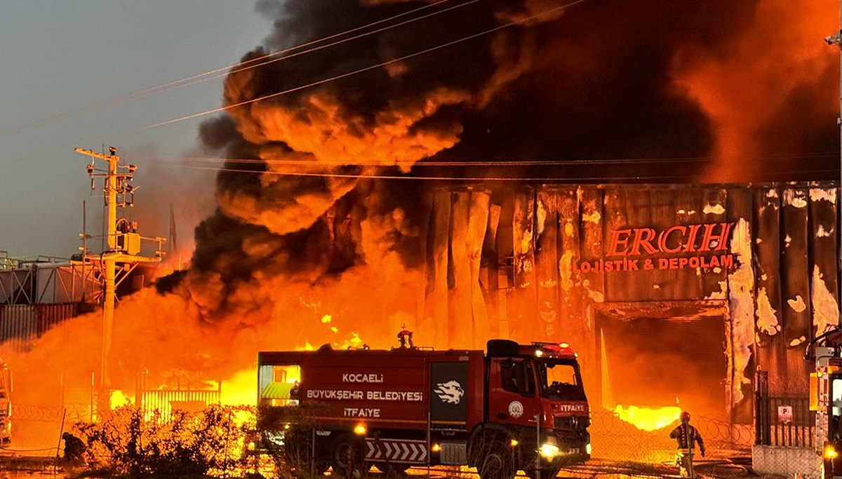 Kocaeli'de lojistik deposunda yangın