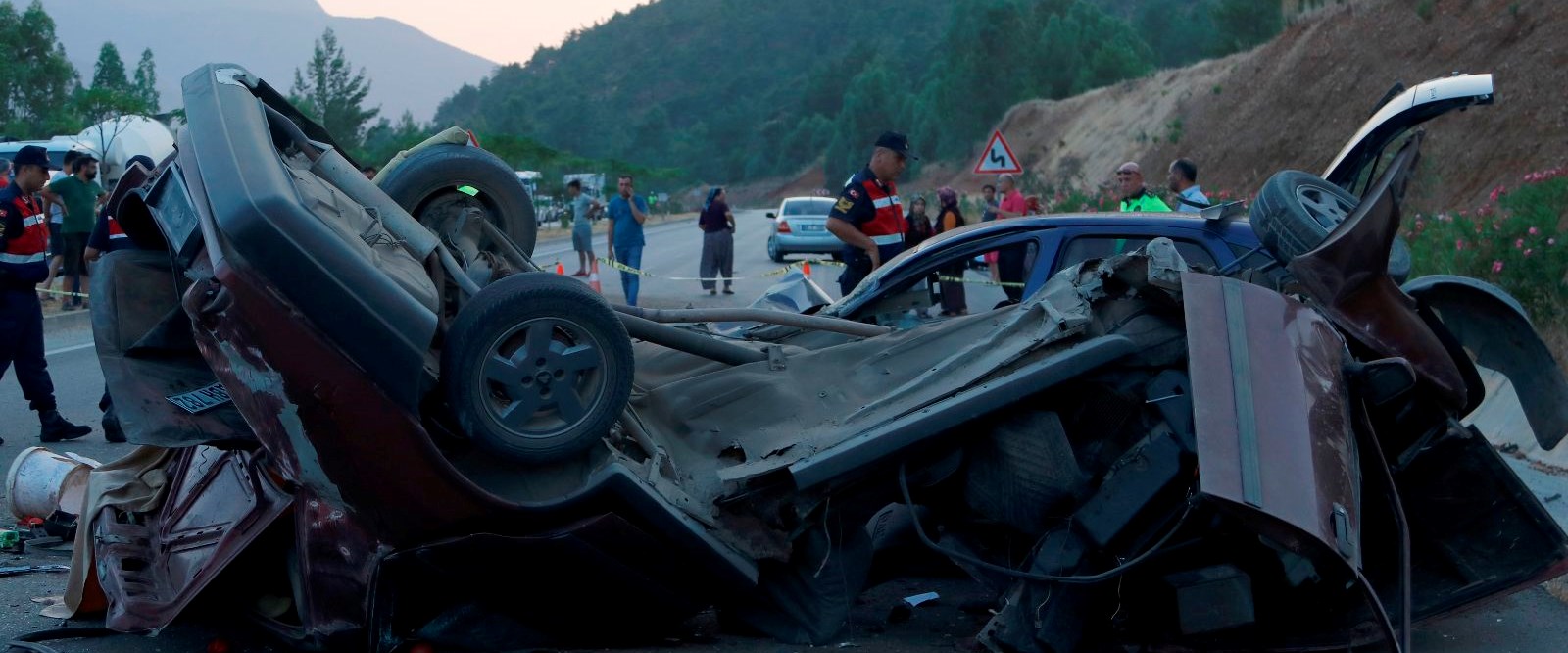 Muğla�da iki otomobil çarpıştı 2 ölü, 6 yaralı NTV