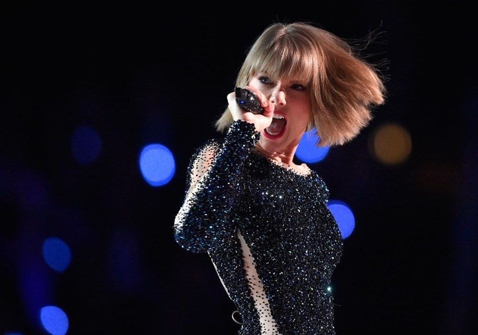 Taylor Swift'in yeniden kaydettiği Love Story şarkısı liste başı oldu - 1
