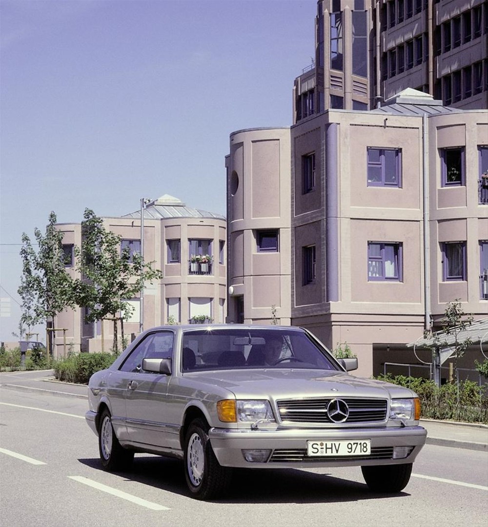 Поколения мерседес. Mercedes s560 126. Mercedes Benz s class c126. Mercedes Benz 560 sec c126. Мерседес c class w 126.