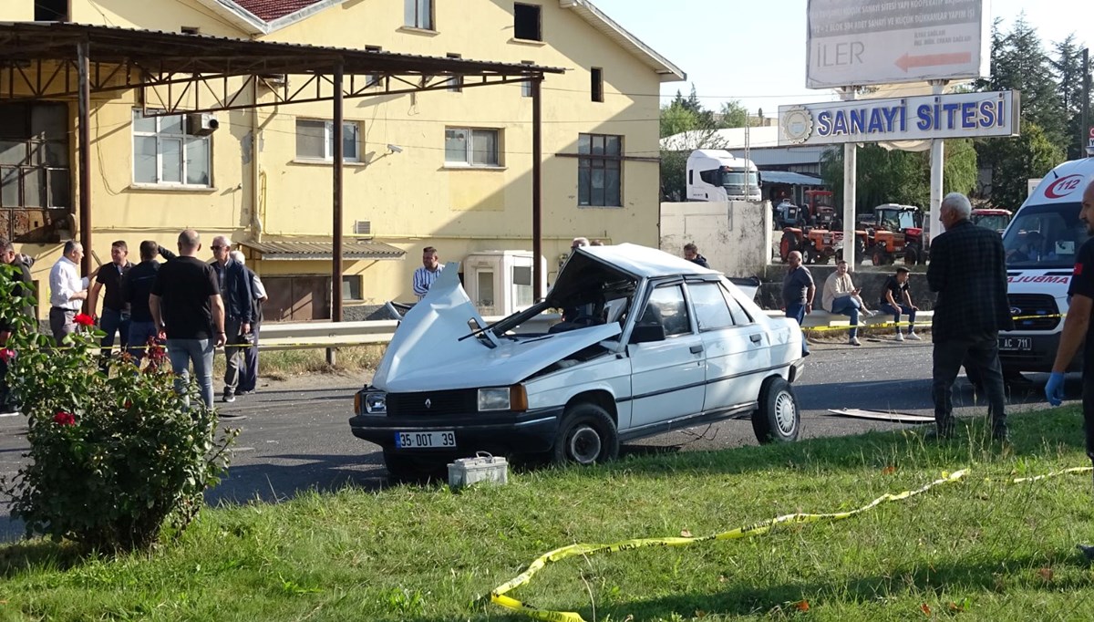 Kütahya'da feci kaza: 1 ölü, 9 yaralı Kütahya'da feci kaza: 1 ölü, 9 yaralı